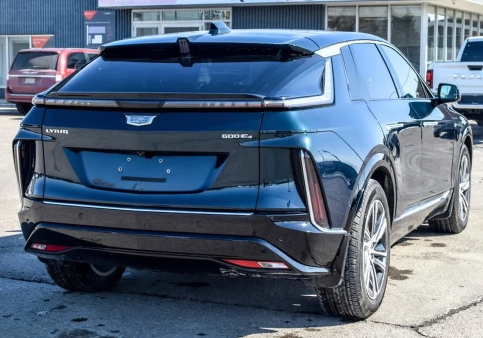2024 Cadillac Lyriq - Image 5 of 13