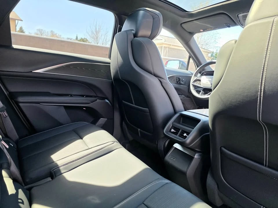 2024 Cadillac Lyriq - Image 15 of 20