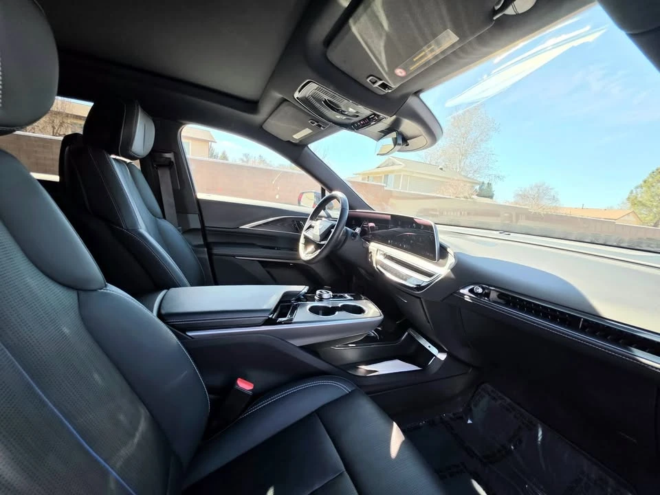 2024 Cadillac Lyriq - Image 18 of 20