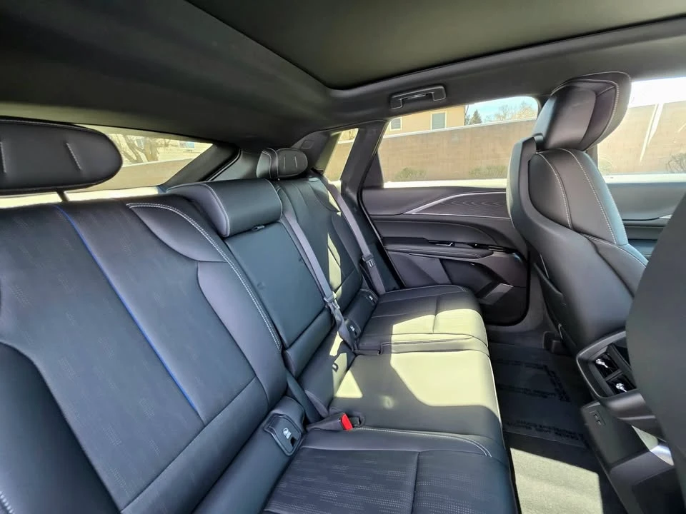 2024 Cadillac Lyriq - Image 19 of 20