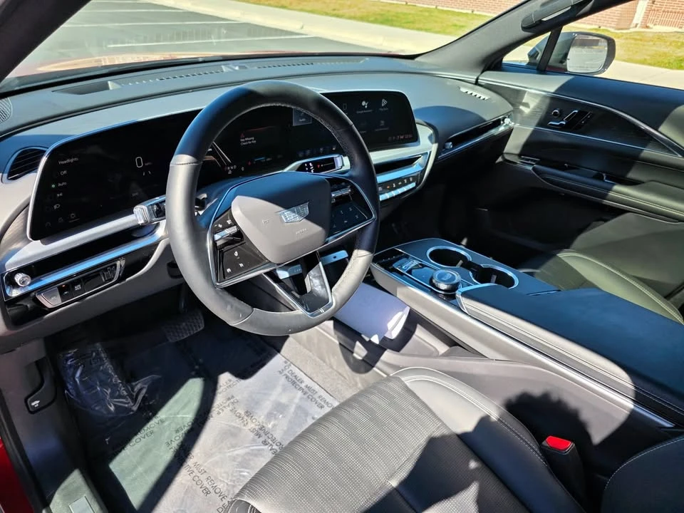 2024 Cadillac Lyriq - Image 10 of 20