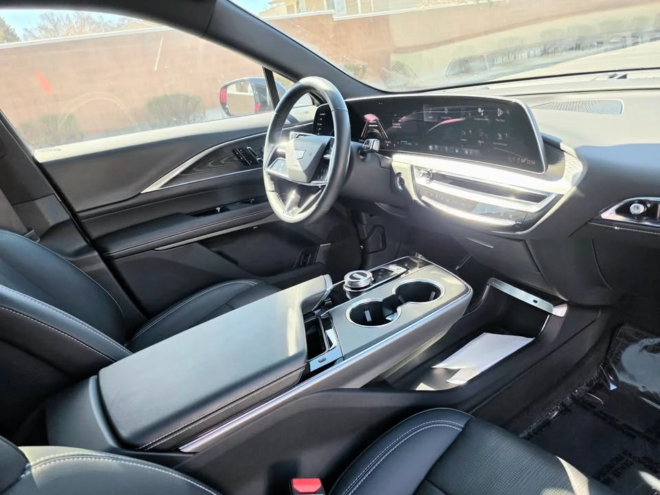 2024 Cadillac Lyriq - Image 12 of 20