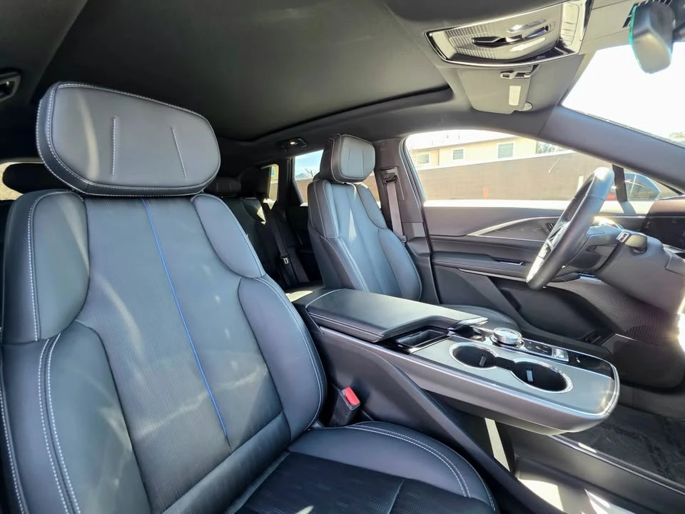 2024 Cadillac Lyriq - Image 17 of 20