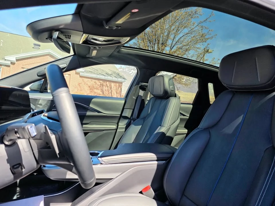 2024 Cadillac Lyriq - Image 11 of 20