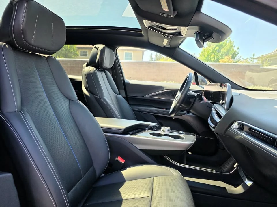 2024 Cadillac Lyriq - Image 19 of 19