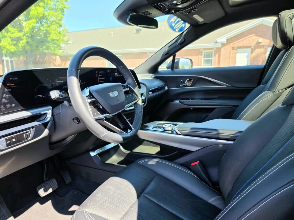 2024 Cadillac Lyriq - Image 12 of 19