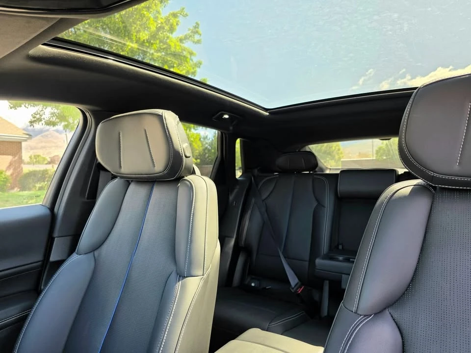 2024 Cadillac Lyriq - Image 10 of 19