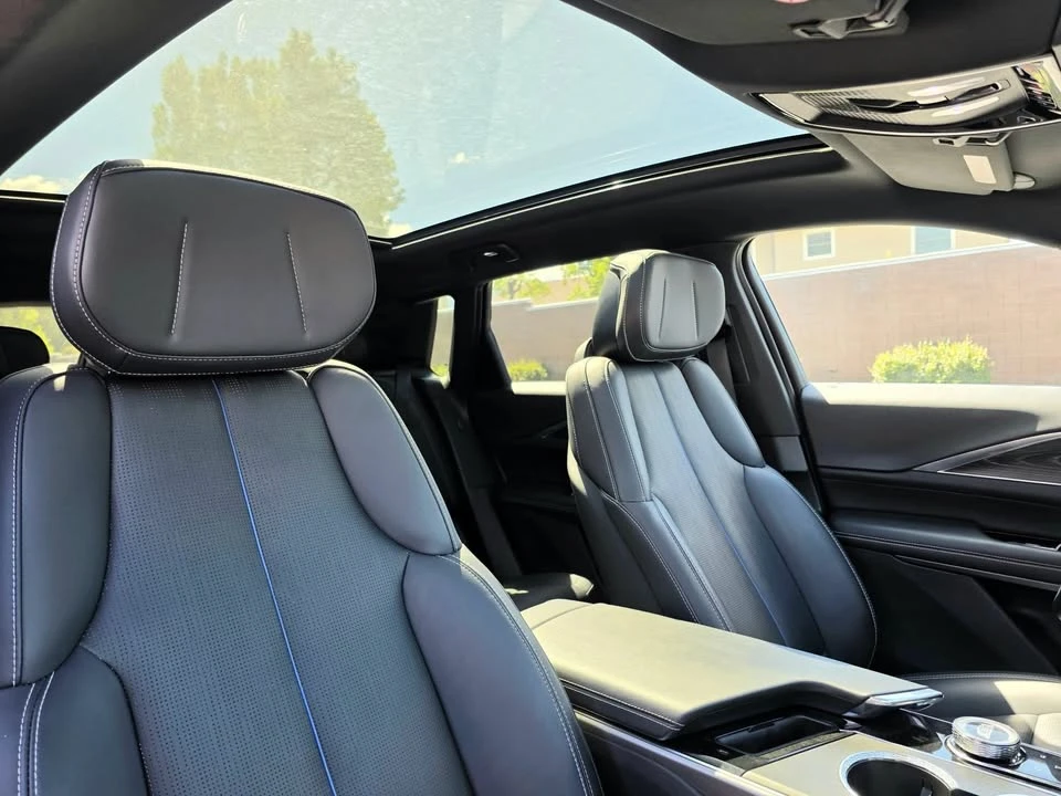 2024 Cadillac Lyriq - Image 17 of 19