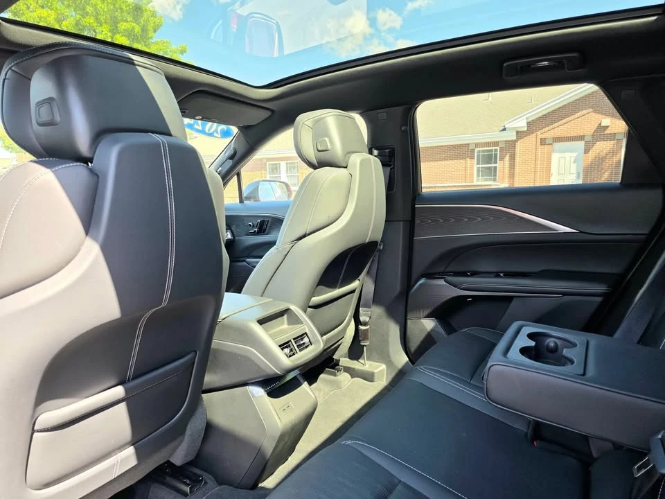 2024 Cadillac Lyriq - Image 13 of 19