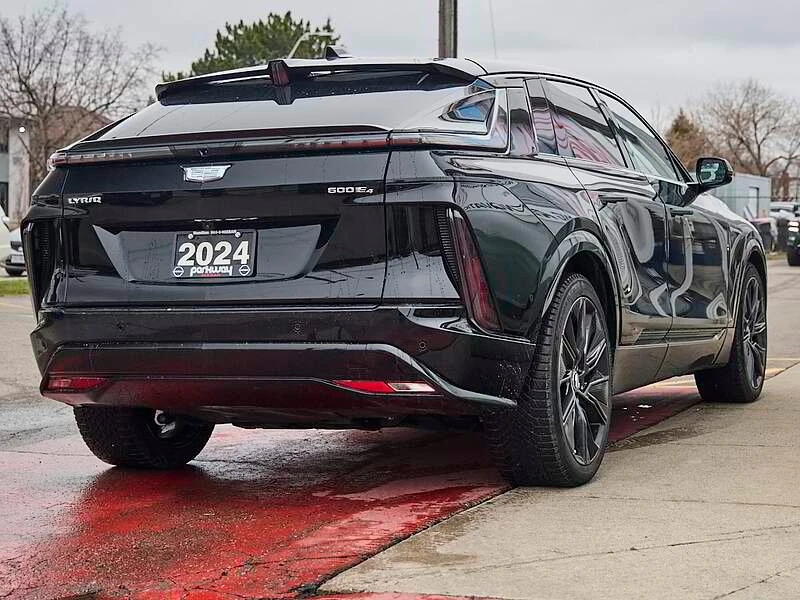 2024 Cadillac Lyriq - Image 10 of 20