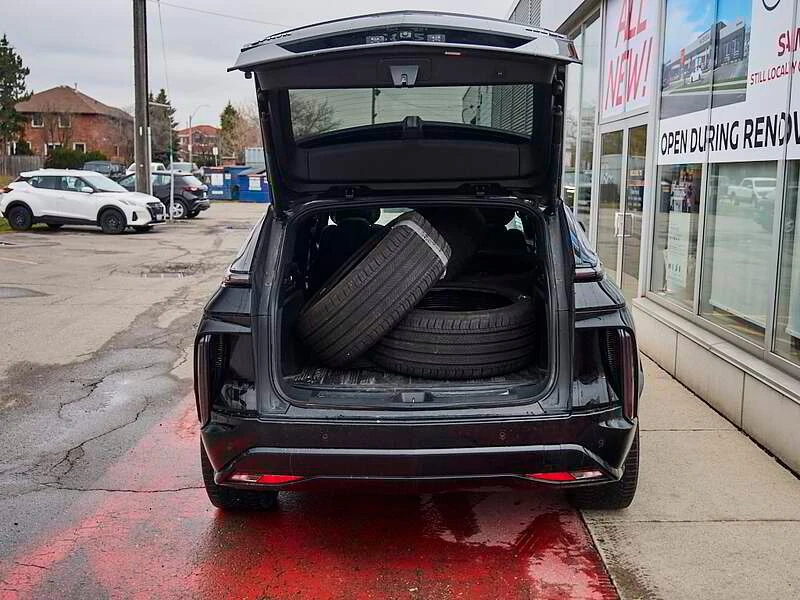 2024 Cadillac Lyriq - Image 13 of 20