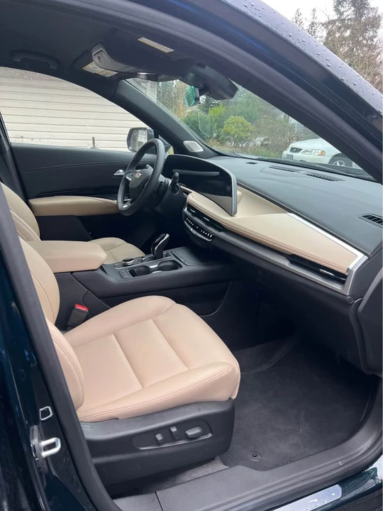 2024 Cadillac XT4 - Image 7 of 8