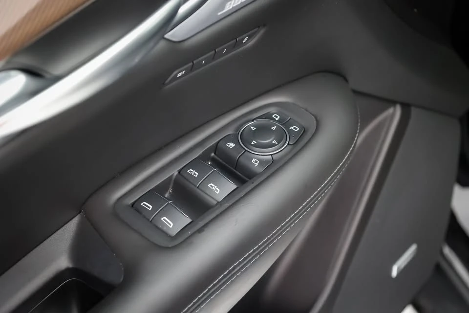 2024 Cadillac XT5 - Image 15 of 20