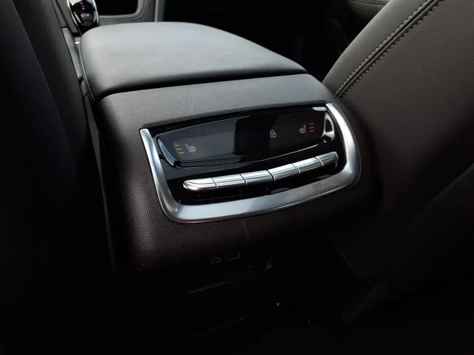 2024 Cadillac XT6 - Image 6 of 8