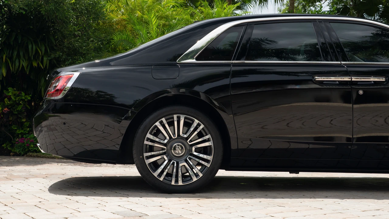 2024 Rolls-Royce Ghost 2nd Gen - Image 19 of 31