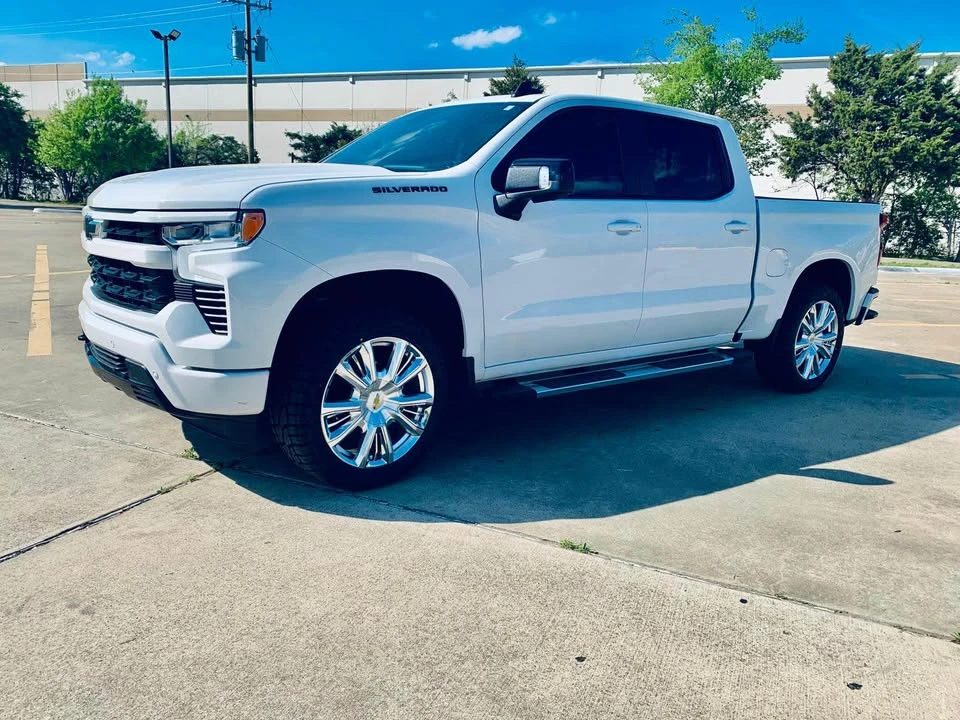 2024 Chevrolet Silverado 4th Gen - Image 2 of 12