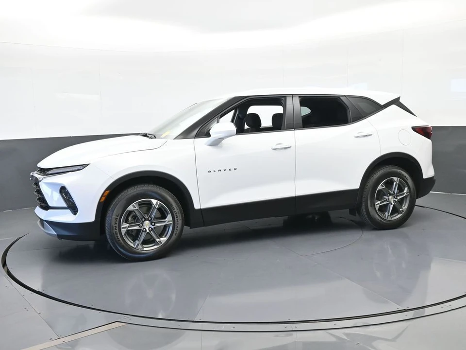 2024 Chevrolet Blazer - Image 2 of 12