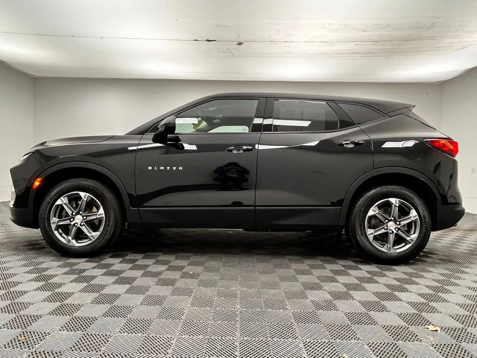 2024 Chevrolet Blazer - Image 10 of 12