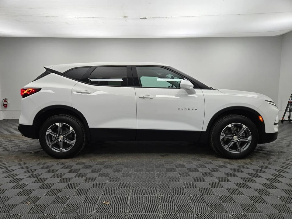 2024 Chevrolet Blazer - Image 8 of 12