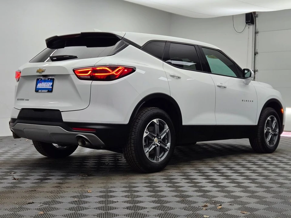 2024 Chevrolet Blazer - Image 9 of 12
