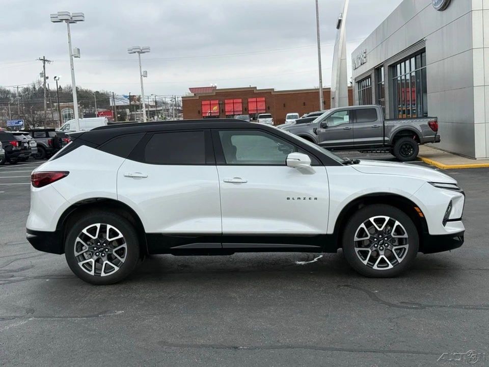 2024 Chevrolet Blazer - Image 2 of 12