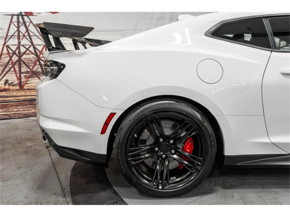 2024 Chevrolet Camaro 6th Gen - Image 9 of 31