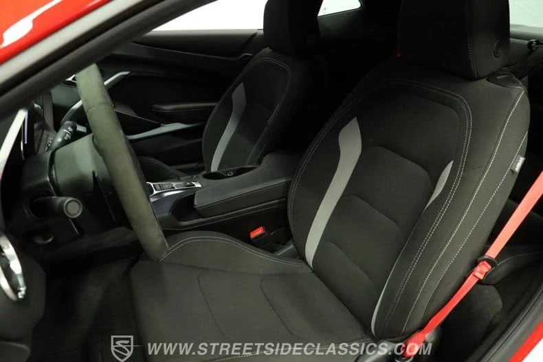 2024 Chevrolet Camaro SS 6th Gen - Image 27 of 31
