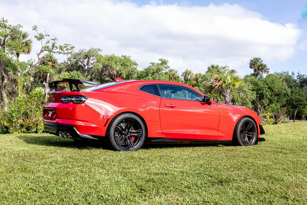 2024 Chevrolet Camaro ZL1 6th Gen - Image 24 of 31