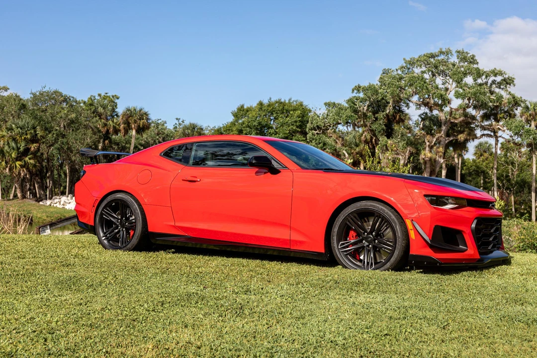 2024 Chevrolet Camaro ZL1 6th Gen - Image 27 of 31