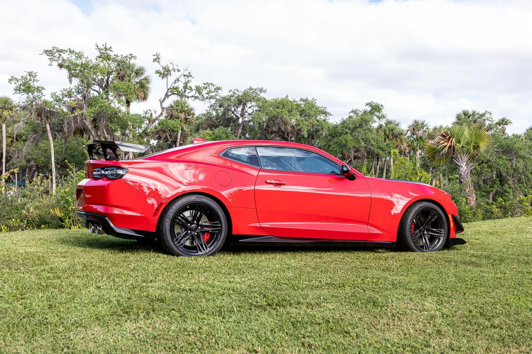 2024 Chevrolet Camaro ZL1 6th Gen - Image 25 of 31