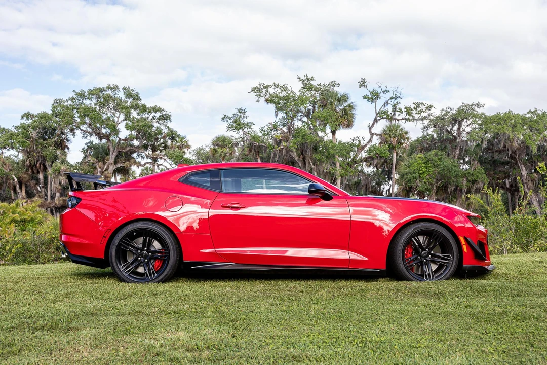 2024 Chevrolet Camaro ZL1 6th Gen - Image 26 of 31