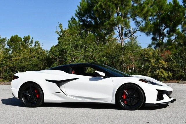 2024 Chevrolet Corvette C8 E-Ray - Image 8 of 31