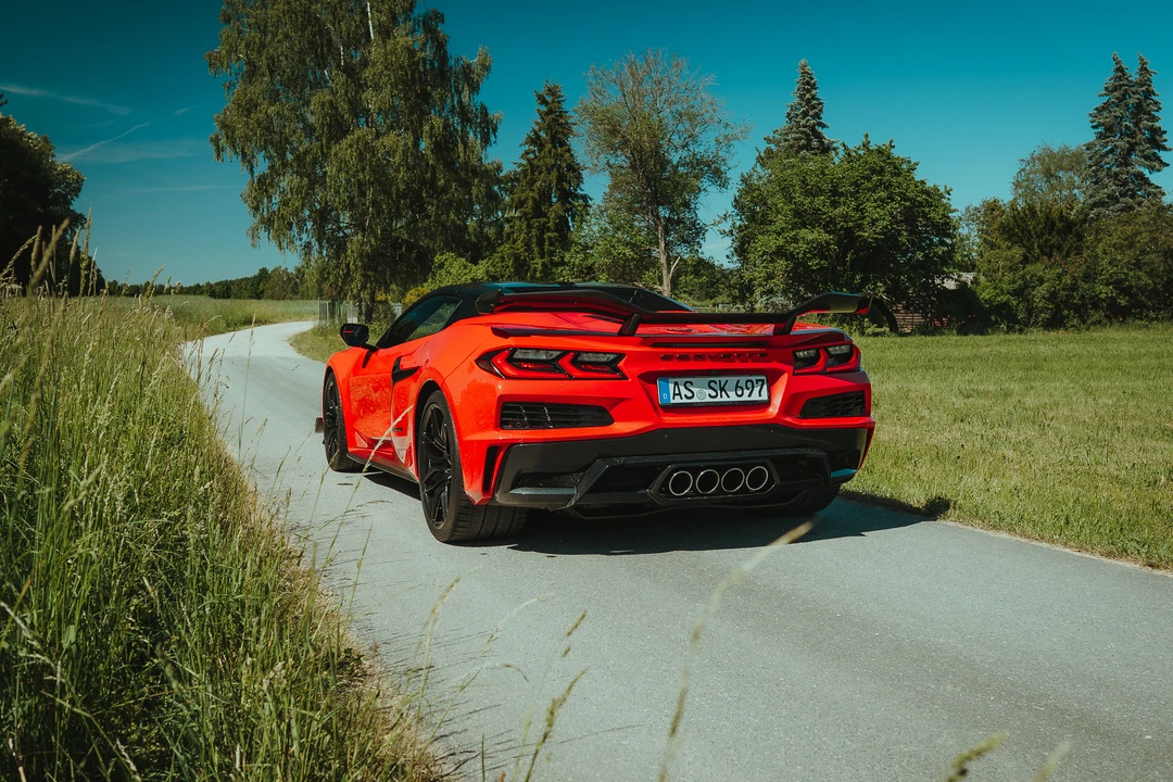 2025 Chevrolet Corvette C8 Z06 - Image 7 of 31