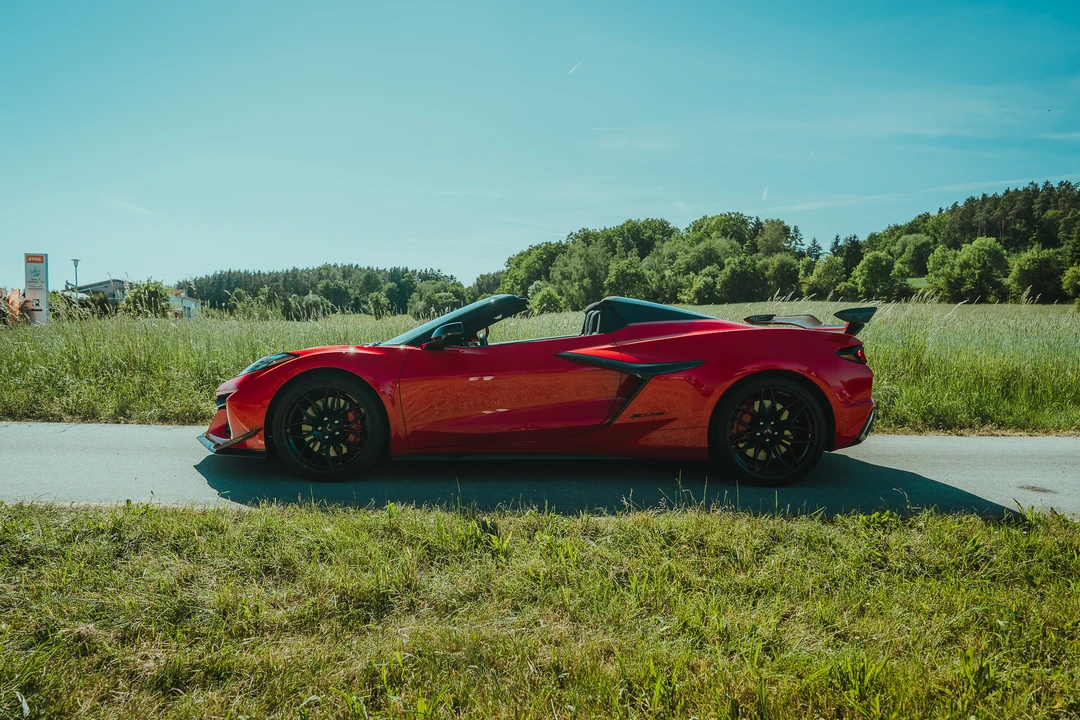 2025 Chevrolet Corvette C8 Z06 - Image 8 of 31