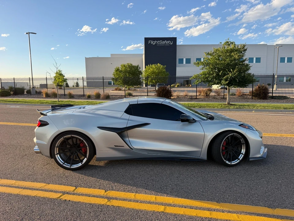 2024 Chevrolet Corvette C8 E-Ray - Image 17 of 27