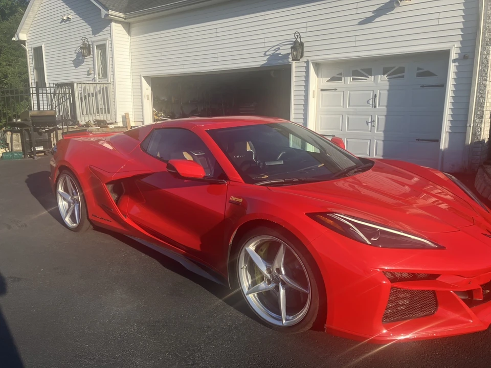 2024 Chevrolet Corvette C8 E-Ray - Image 14 of 17