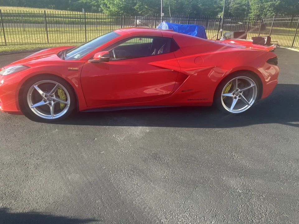 2024 Chevrolet Corvette C8 E-Ray - Image 16 of 17