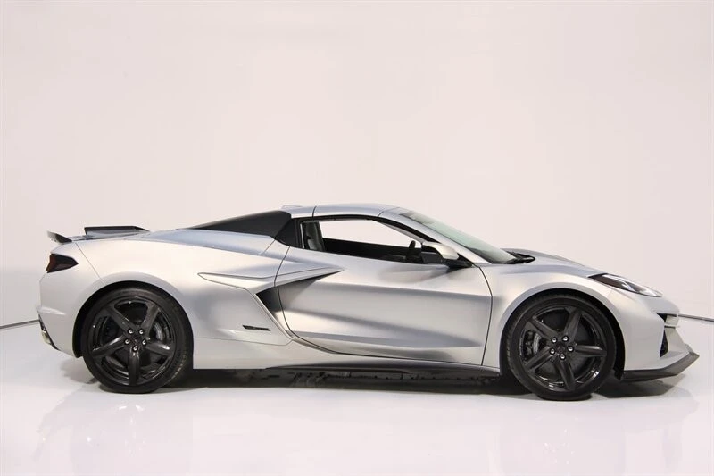 2024 Chevrolet Corvette C8 E-Ray - Image 13 of 31