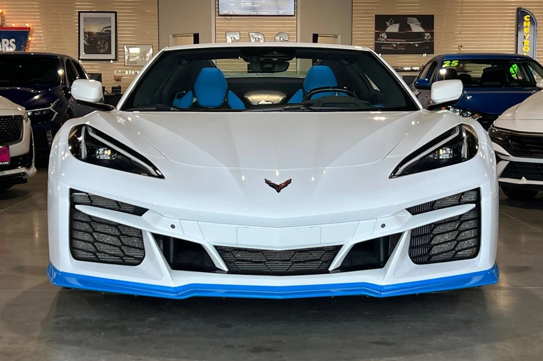 2024 Chevrolet Corvette C8 E-Ray - Image 10 of 31