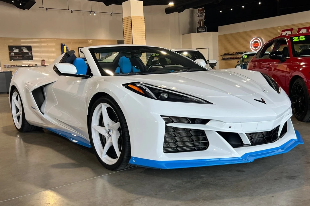 2024 Chevrolet Corvette C8 E-Ray - Image 2 of 31