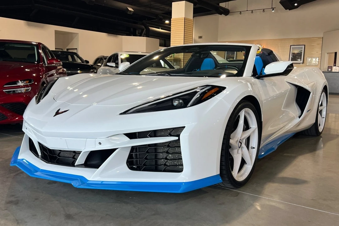 2024 Chevrolet Corvette C8 E-Ray - Image 9 of 31