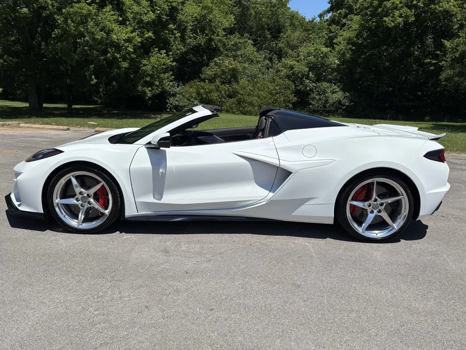 2024 Chevrolet Corvette C8 E-Ray - Image 8 of 31