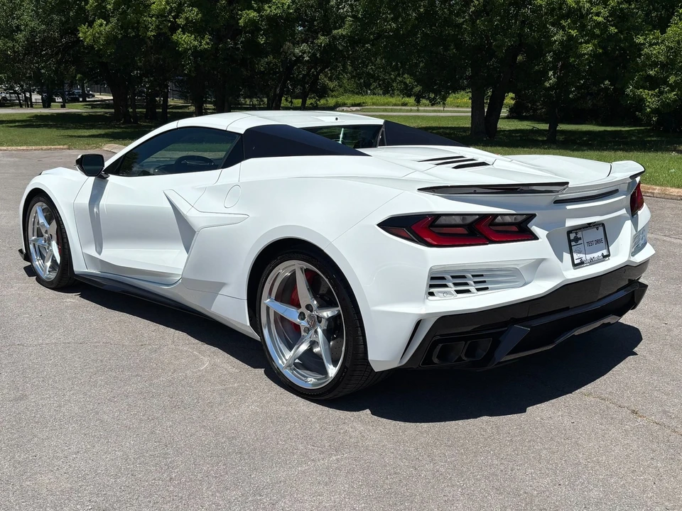 2024 Chevrolet Corvette C8 E-Ray - Image 11 of 31