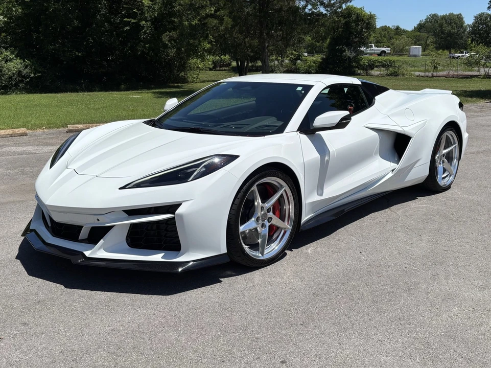 2024 Chevrolet Corvette C8 E-Ray - Image 10 of 31