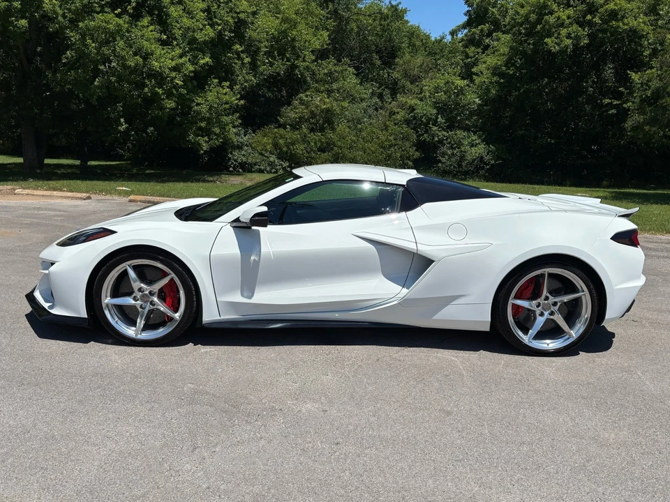 2024 Chevrolet Corvette C8 E-Ray - Image 9 of 31