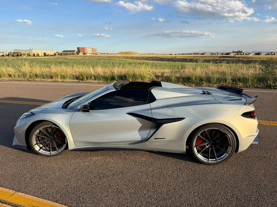 2024 Chevrolet Corvette C8 E-Ray - Image 8 of 23
