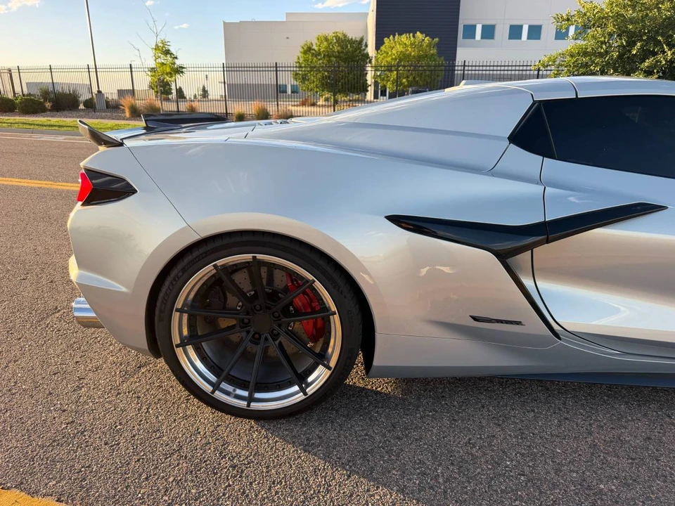 2024 Chevrolet Corvette C8 E-Ray - Image 18 of 23