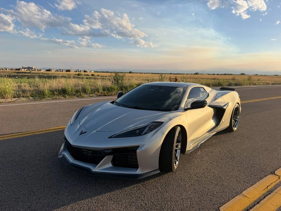 2024 Chevrolet Corvette C8 E-Ray - Image 17 of 23