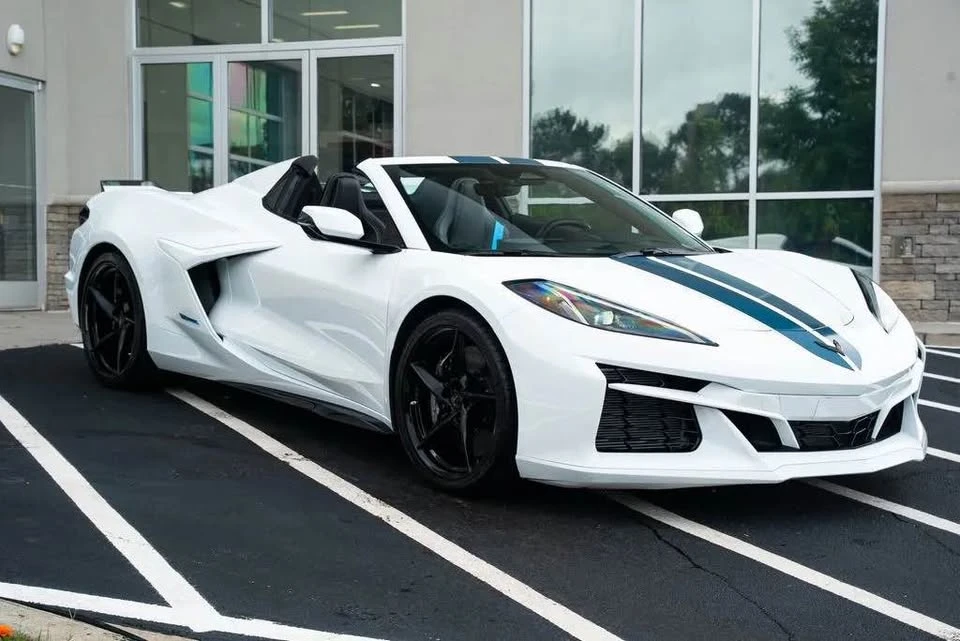 2024 Chevrolet Corvette C8 E-Ray - Image 3 of 5