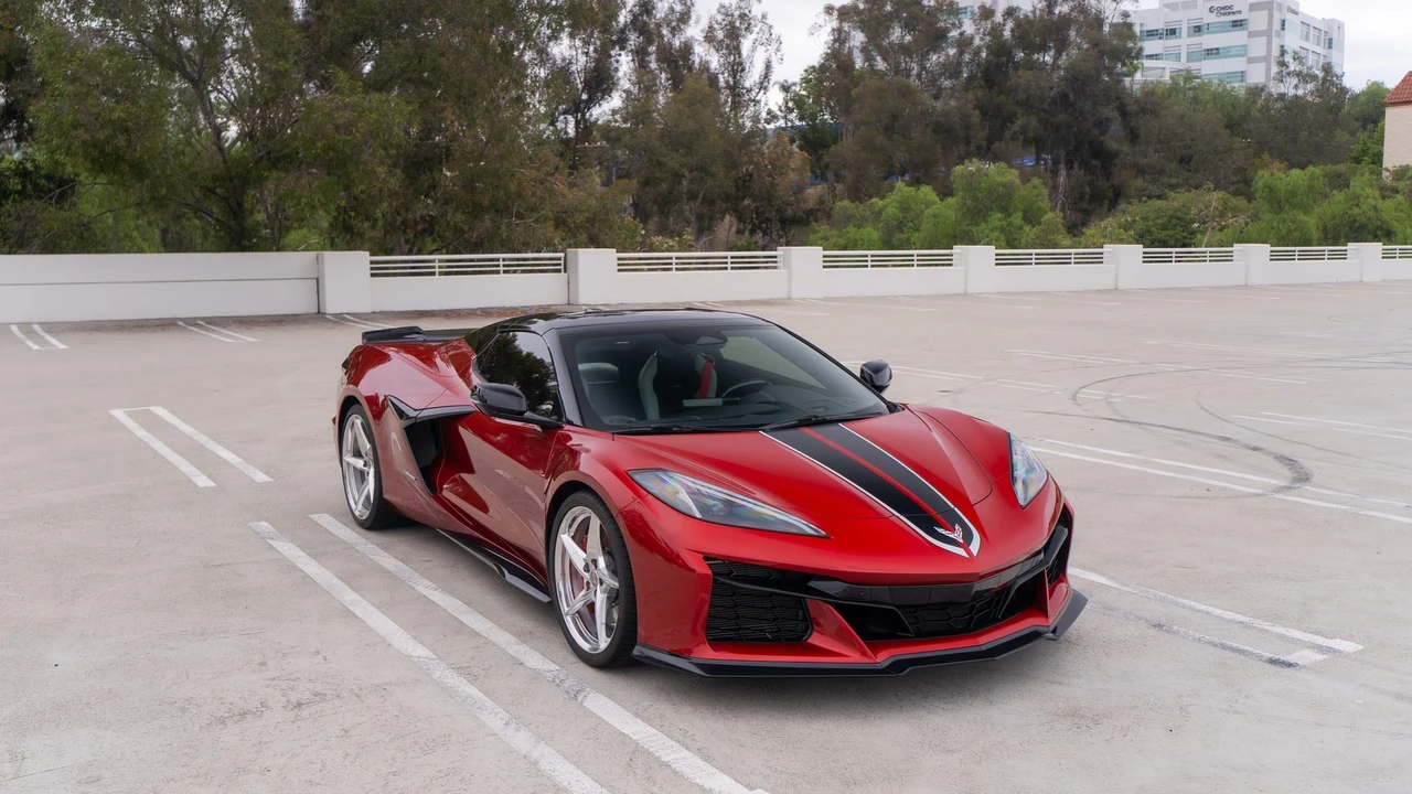 2024 Chevrolet Corvette C8 E-Ray - Image 7 of 31